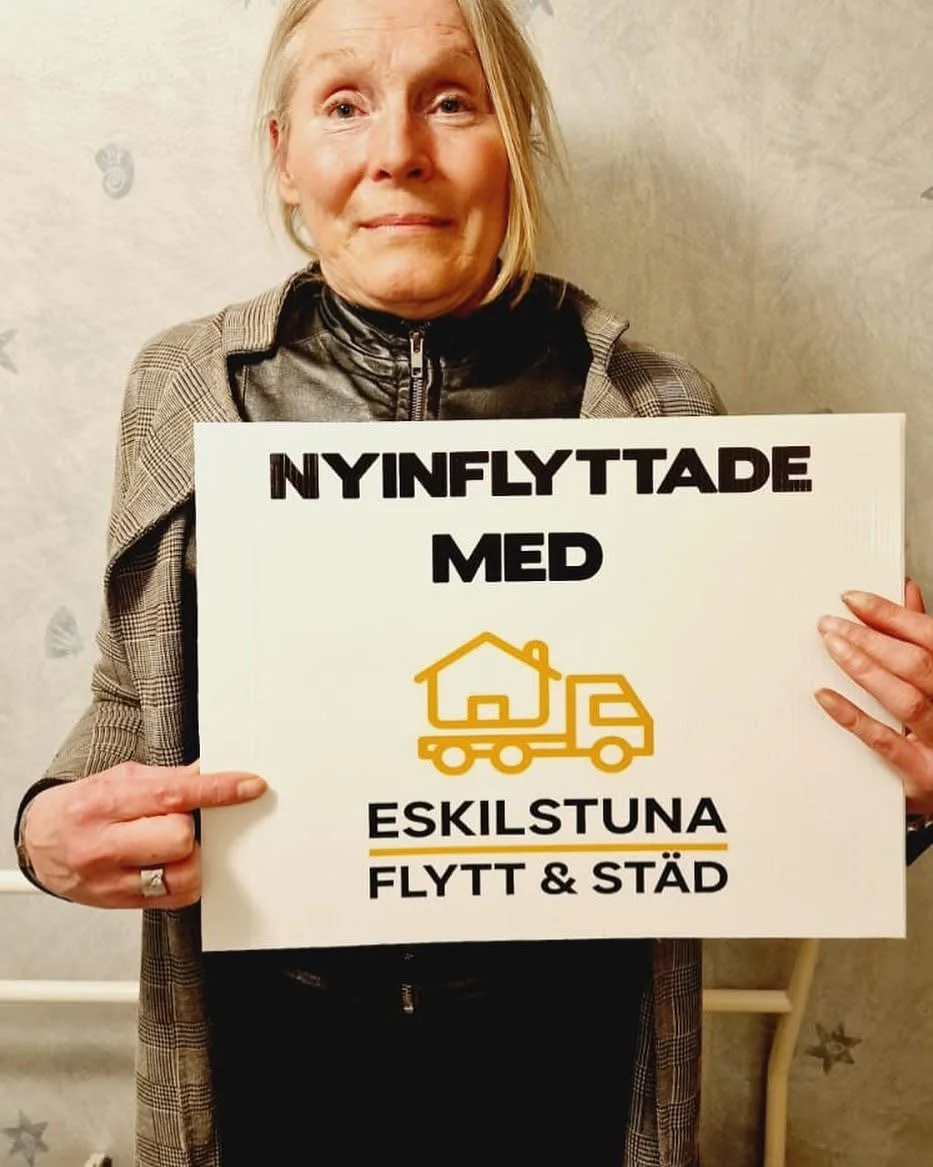 Flyttbil med företagslogo