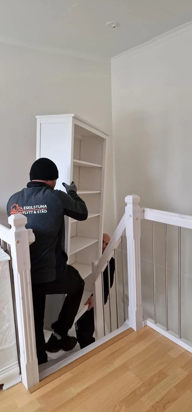 Medarbetare arbetar på byggprojekt